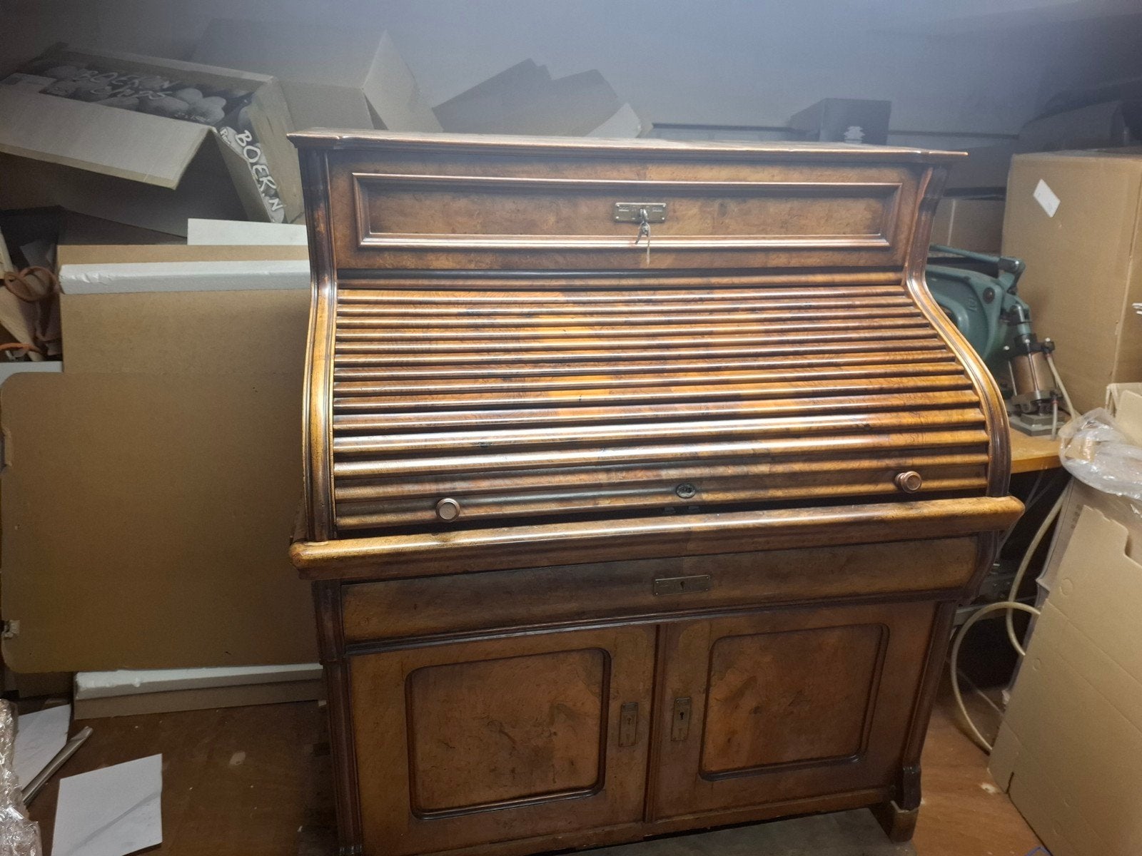 Antiek rolluikbureau van notenhout, Ophalen