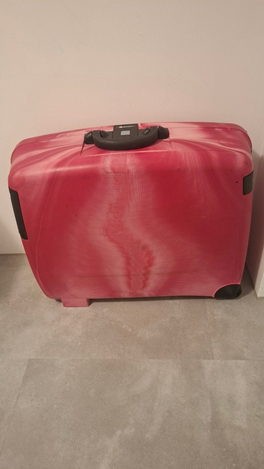 Roze Delsey koffer met wieltjes en slot, Gebruikt, Hard kunststof, 55 cm of meer, Ophalen