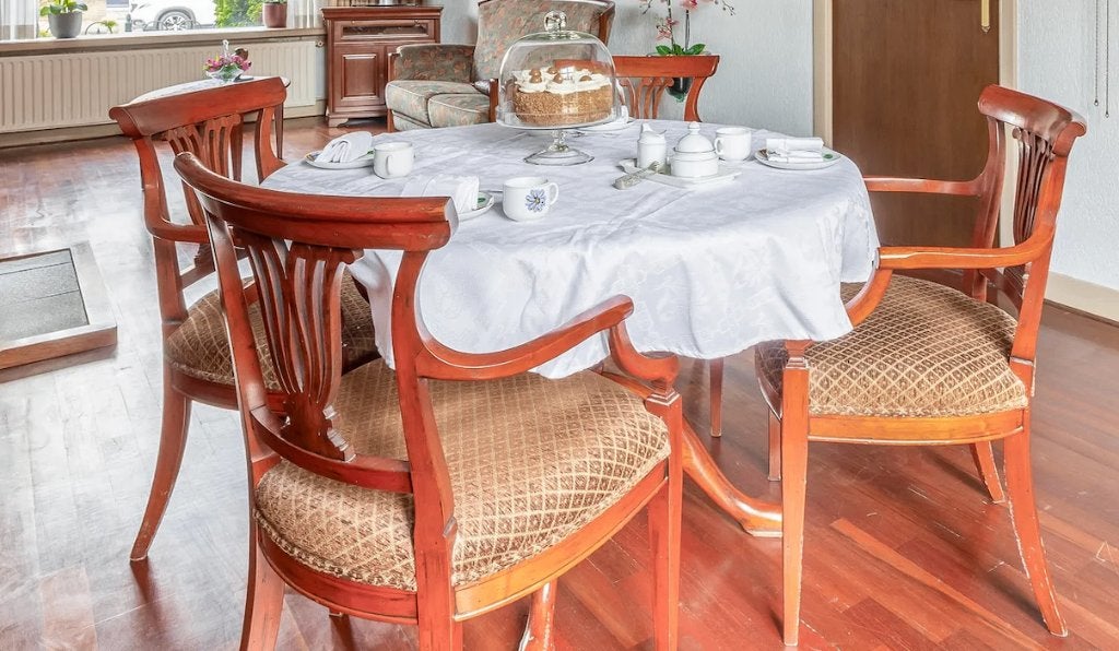 Antieke eetkamer tafel rond met 4 stoelen, Ophalen, Gebruikt, 4 tot 6 stoelen
