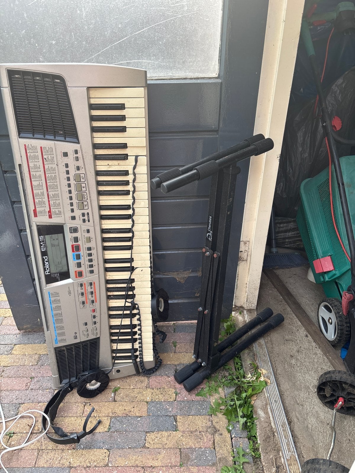 Roland EM-15 keyboard met standaard - knopje defect, Roland, Ophalen of Verzenden, Met standaard, 61 toetsen