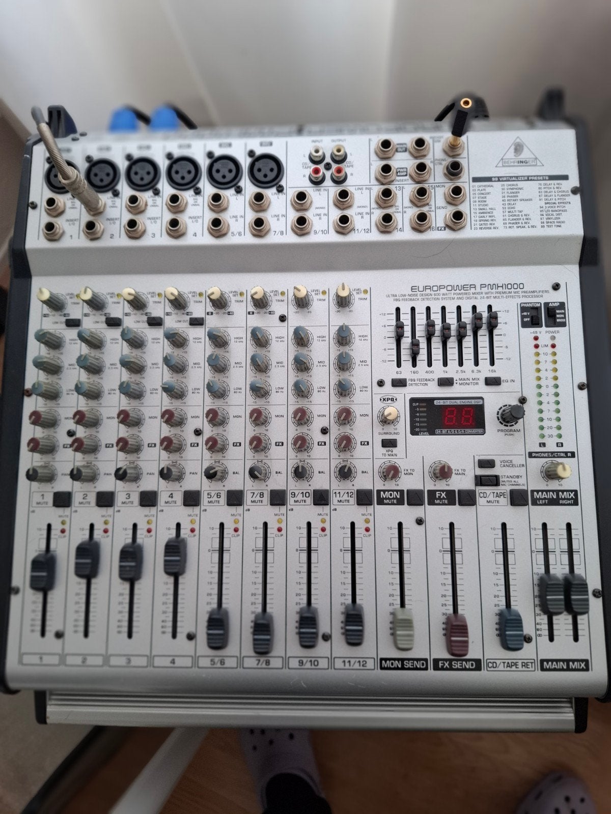 Behringer Europower PMX1000 Powermixer met Peavey Speakers, Muziek en Instrumenten, Mengpanelen, Ophalen, Gebruikt, 10 tot 20 kanalen