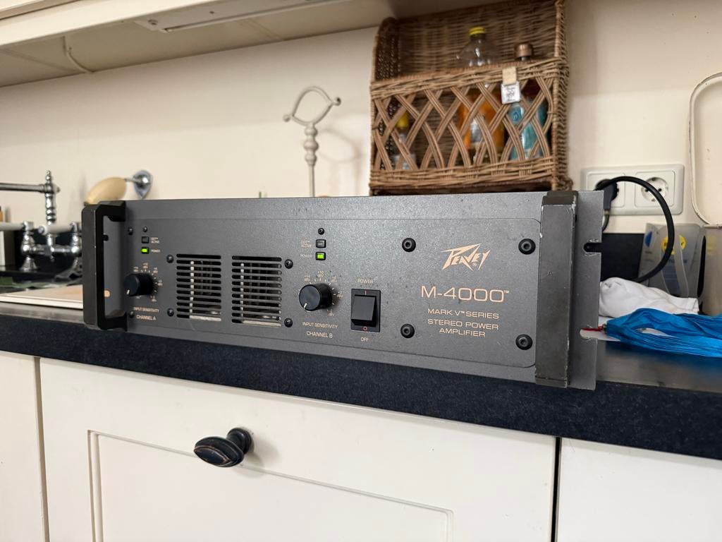 Peavey M-4000 Versterker, Overige merken, Gebruikt, Ophalen of Verzenden, 120 watt of meer