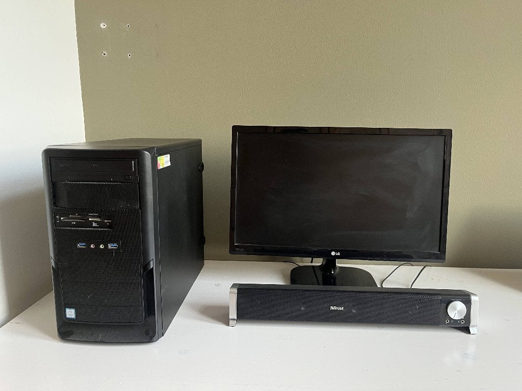 PC met computer, scherm, soundbar, Computers en Software, Desktop Pc's, Ophalen, Gebruikt, MSI, 8 GB