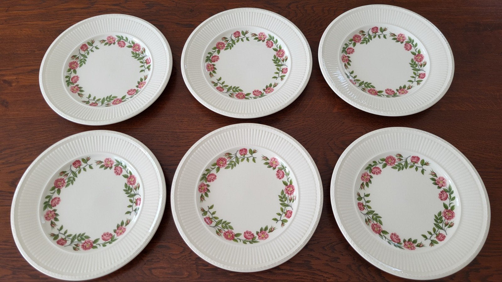 Set v 6 Wedgwood Rosalind gebaksbordjes 18 cm - NIEUW, Ophalen, Nieuw, Bord