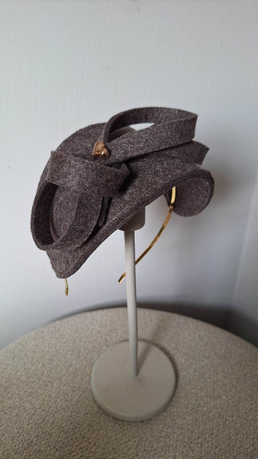 Bruine gemêleerde kinder fascinator, Ophalen of Verzenden, Nieuw, Hoed