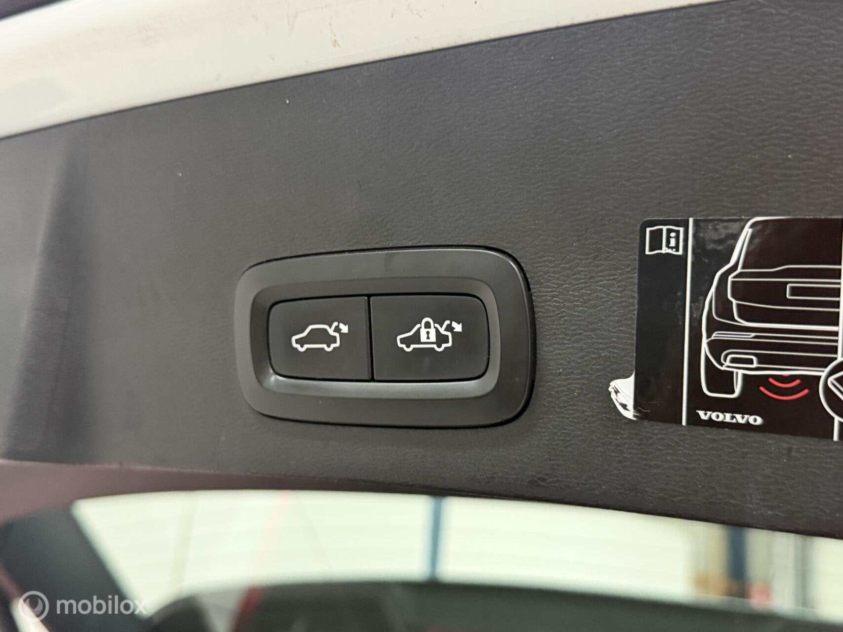 Foto 12 van Volvo XC40 2.0 T4 AWD R-Design AUTOMAAT / CARPLAY