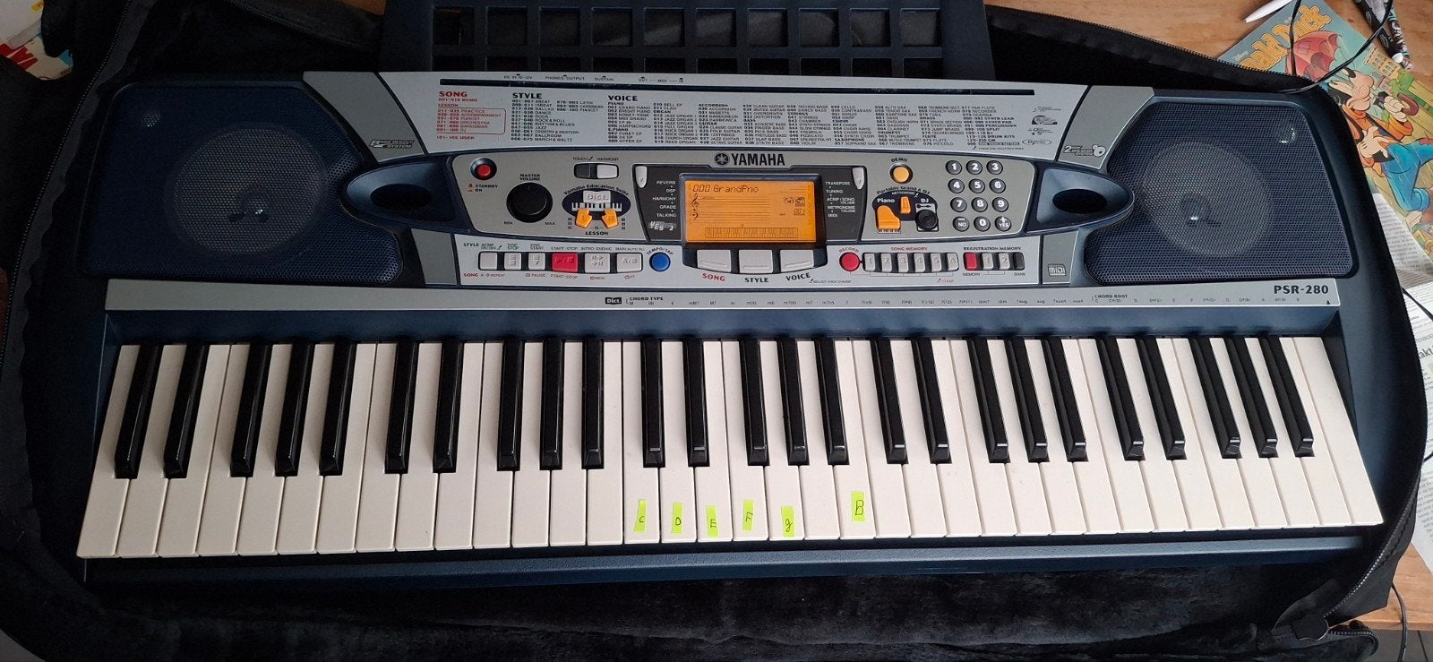 Yamaha PSR-280 Keyboard - Ideaal voor beginners!, Muziek en Instrumenten, Keyboards, Ophalen, 61 toetsen, Gebruikt, Midi-aansluiting