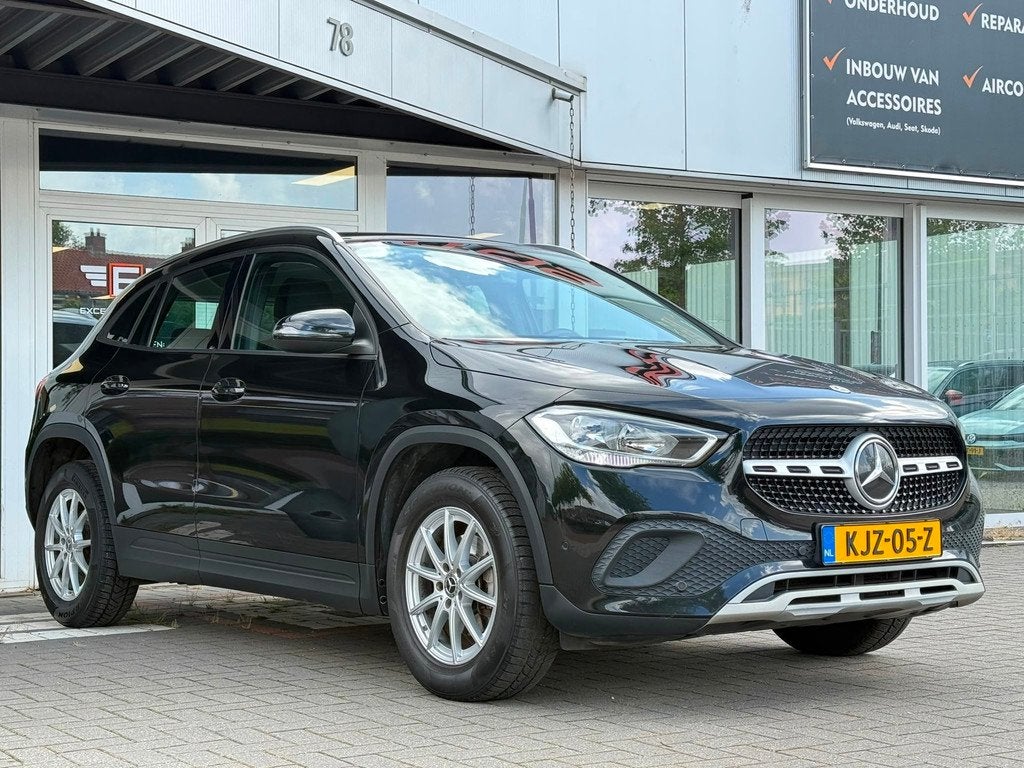 Mercedes-Benz GLA-klasse 180 Business Solution, Auto's, Mercedes-Benz, Gebruikt, Zwart, 4 cilinders, Zwart