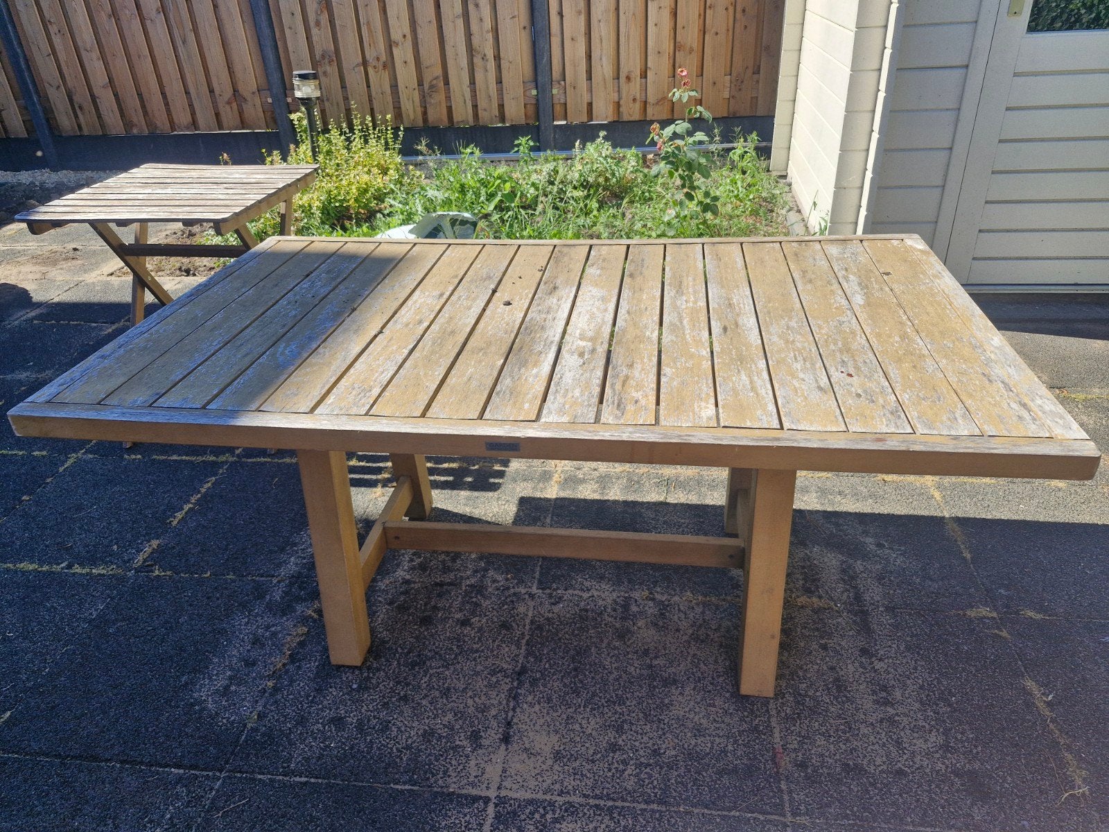 Gratis tafels, stoelen, tegels, dakpannen, Ophalen, Gebruikt