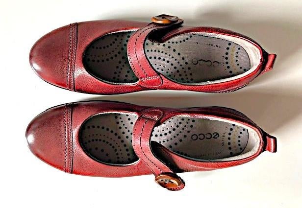 ZGAN: Ecco schoenen wijn-rood leder leuke stiksels mt 39, Ecco, Zo goed als nieuw, Rood, Wandelschoenen