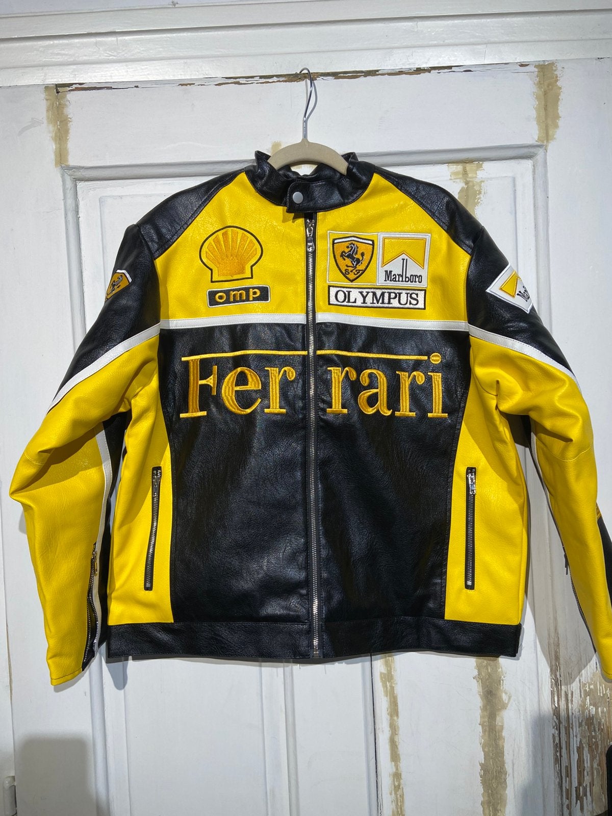 Ferrari Marlboro-jas Rood (maat M) Lederlook yellow, Ophalen of Verzenden, Zo goed als nieuw, Maat 48/50 (M), Geel