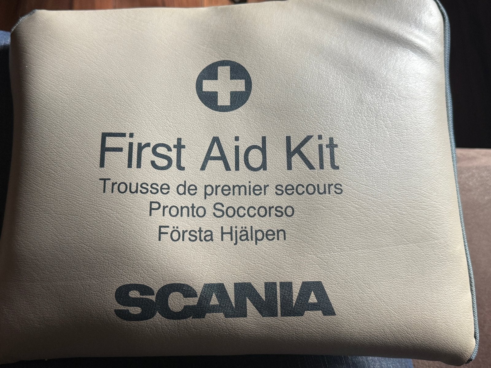 Scania EHBO kussen / First Aid Kit, Ophalen