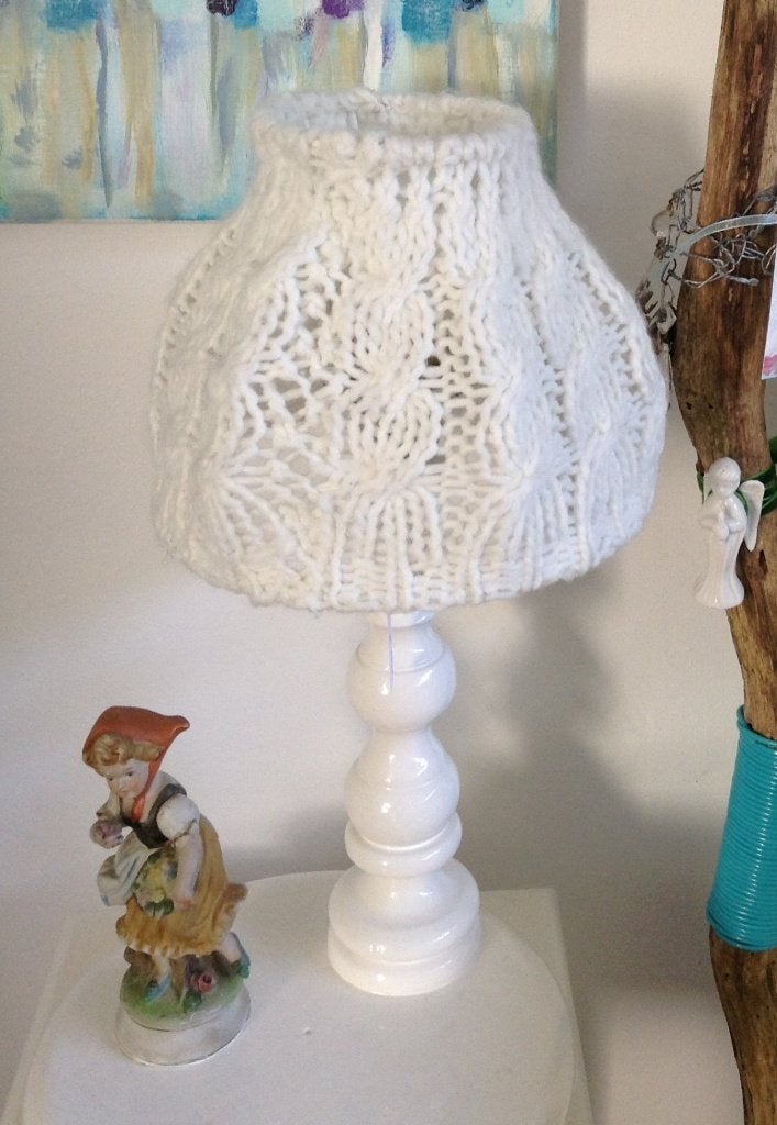 Vintage brocante schemerlamp op voet, Hout, Vintage, 42 cm, Wit