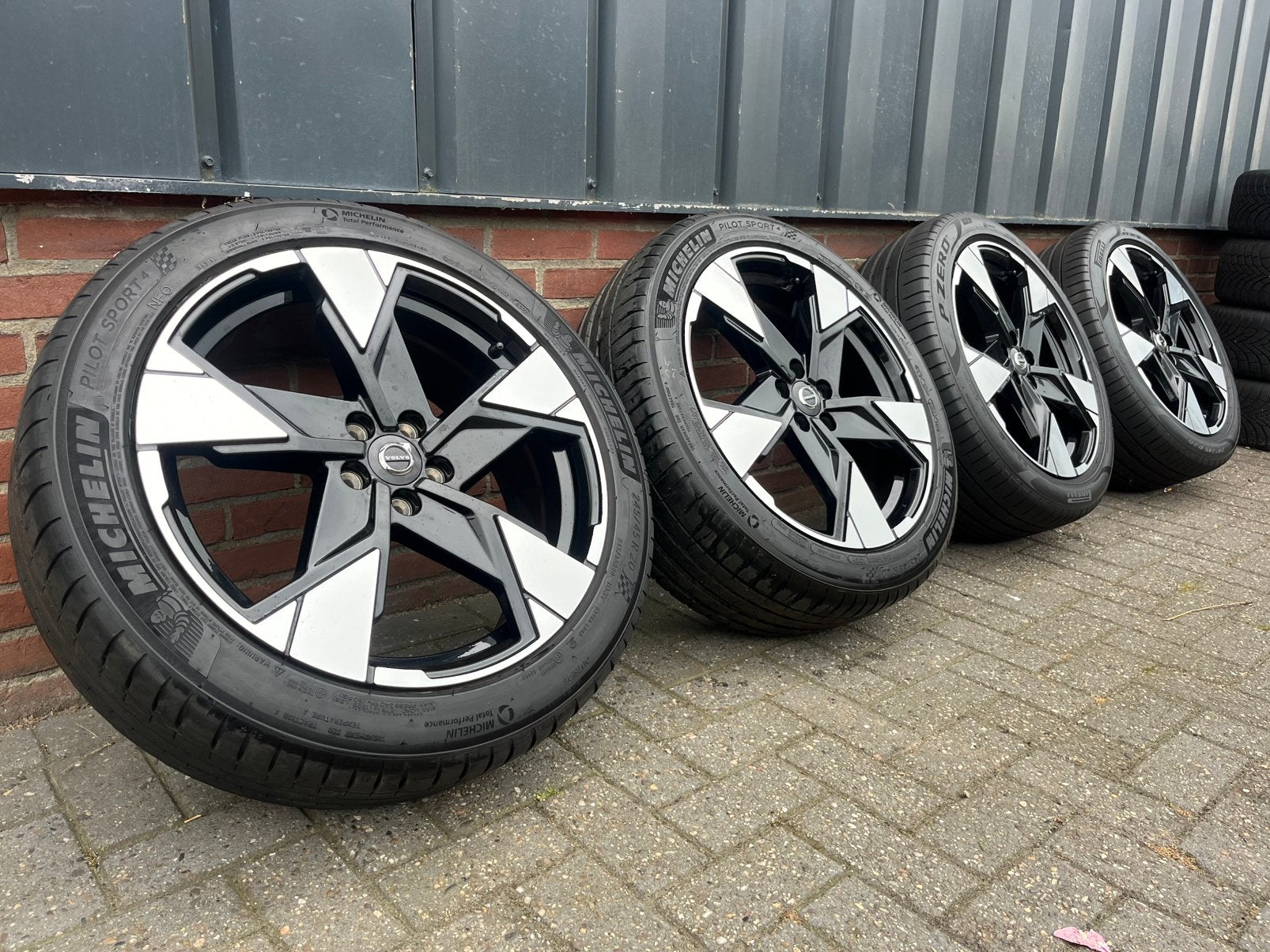 Gave 20 Inch Originele Volvo XC40 Zomerset, Ophalen, 4153RD, Banden en Velgen, Volvo