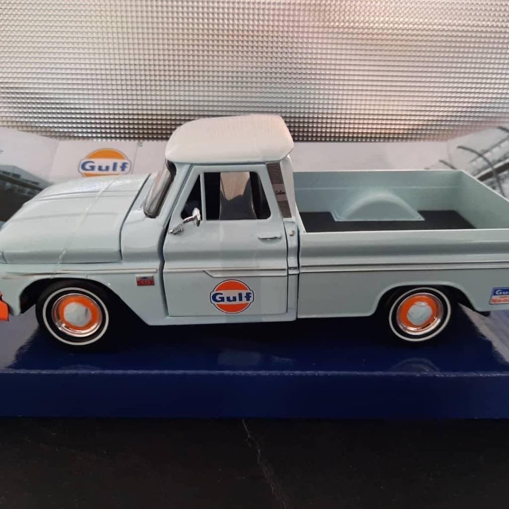 Chevy C10 Fleetside Pick-up 1966 Gulf Livery Schaal 1:24, Nieuw, Ophalen of Verzenden, Motormax, Motormax