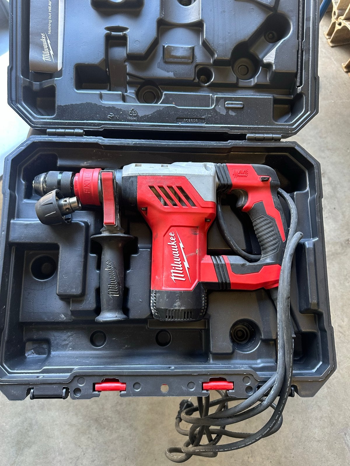 Milwaukee PLH 28 XE Boorhamer 800W met koffer, Doe-het-zelf en Verbouw, Ophalen, 600 watt of meer, Boor- en/of Breekhamer, Zo goed als nieuw