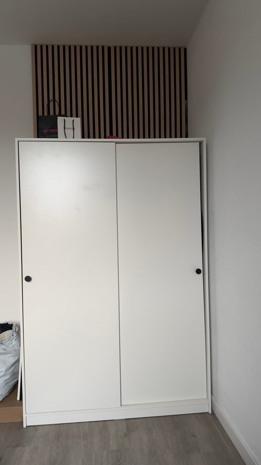 IKEA Kledingkast met schuifdeuren – Wit – Zeer goede staat, Ophalen, 100 tot 150 cm, 200 cm of meer, Zo goed als nieuw