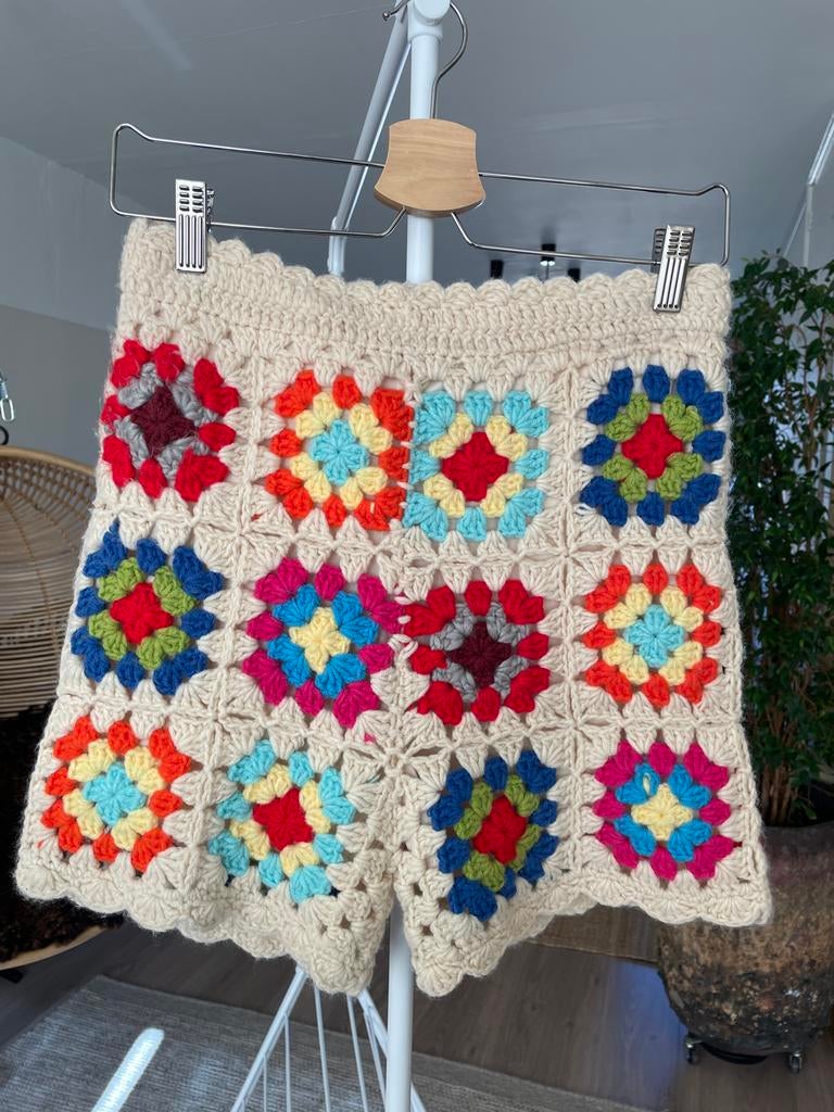 Daphnea PARIS Gehaakte Korte Broek s/m, Maat 38/40 (M), Overige kleuren, Kort, Verzenden