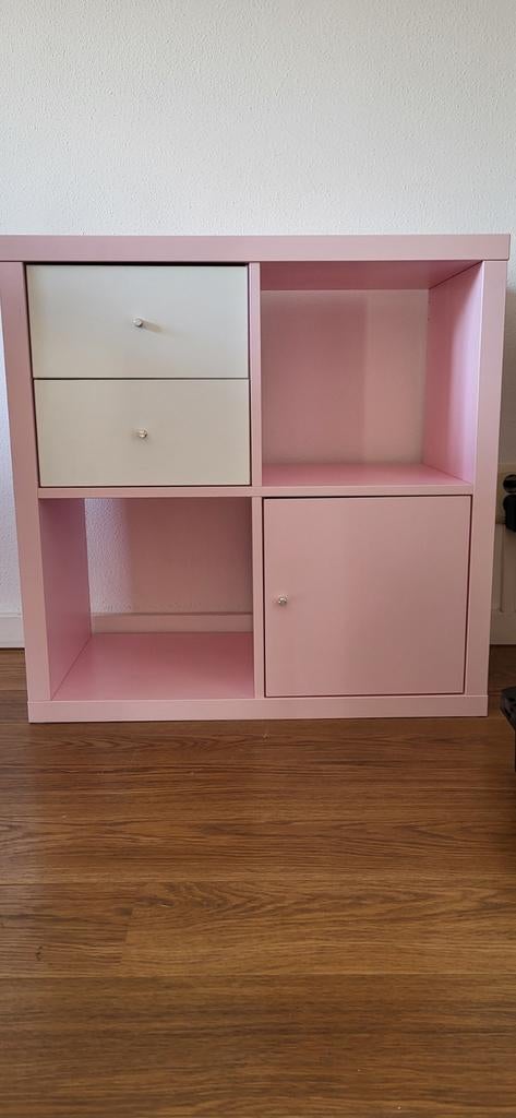 Ikea Kallax kast 4 vakken roze met 1 deur en 2 lades wit, Ophalen, Zo goed als nieuw, Minder dan 150 cm, Minder dan 100 cm