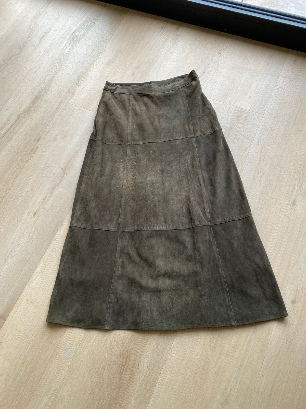 Suède rok in maat M - Donkergroen, Kleding | Dames, Maat 38/40 (M), Bruin, Ophalen of Verzenden, Gedragen