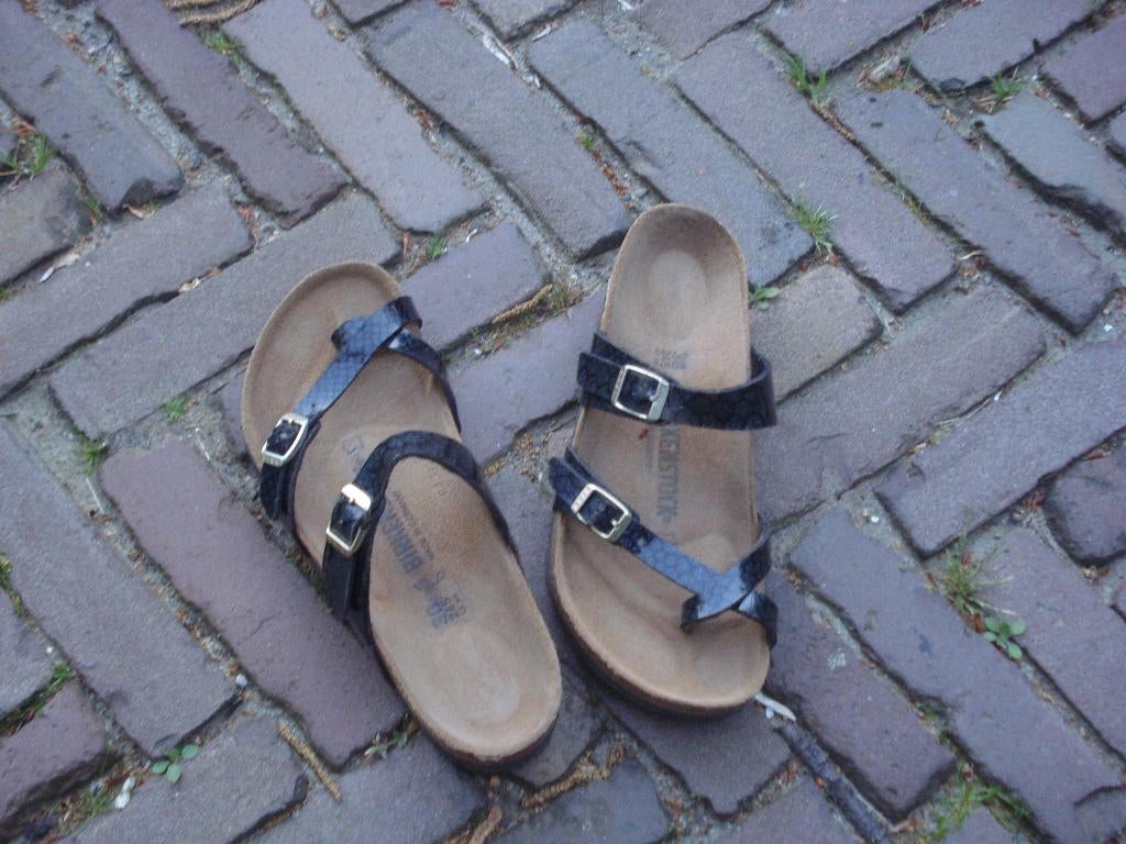 BIRKENSTOCK MAYARI ZWART 38 NU GRATIS VERZENDING PER POST, Slippers, Verzenden, Zwart, Zo goed als nieuw