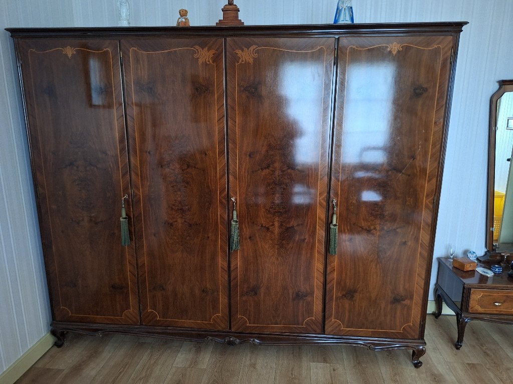 Ruime antieke kledingkast in goede staat, Gebruikt, Klassiek, Onbekend, 200 cm of meer