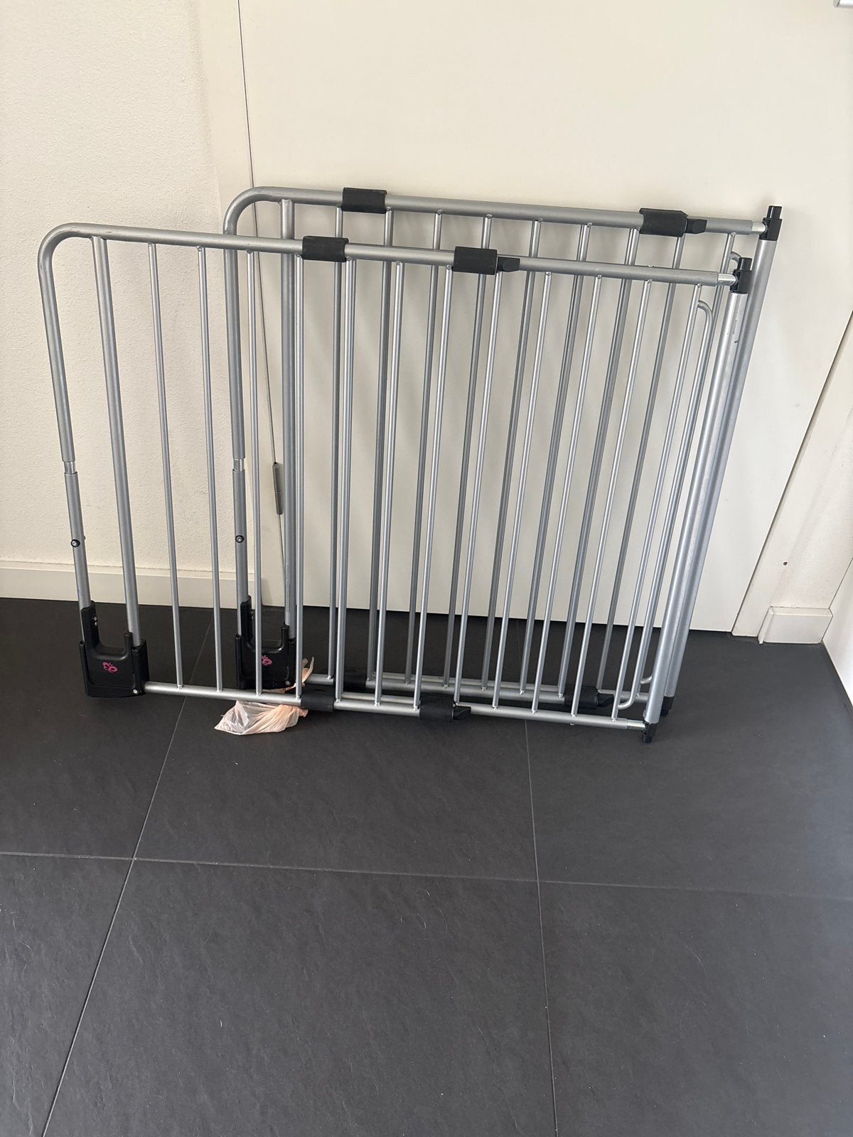 Twee stevige metalen traphekjes, Kinderen en Baby's, Ophalen, Gebruikt, Klemhekje, Metaal of IJzer