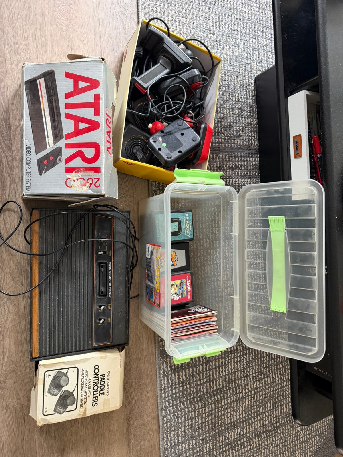 Atari’s met controllers en diverse games, Spelcomputers en Games, Spelcomputers | Atari, Ophalen of Verzenden, Gebruikt, Met games