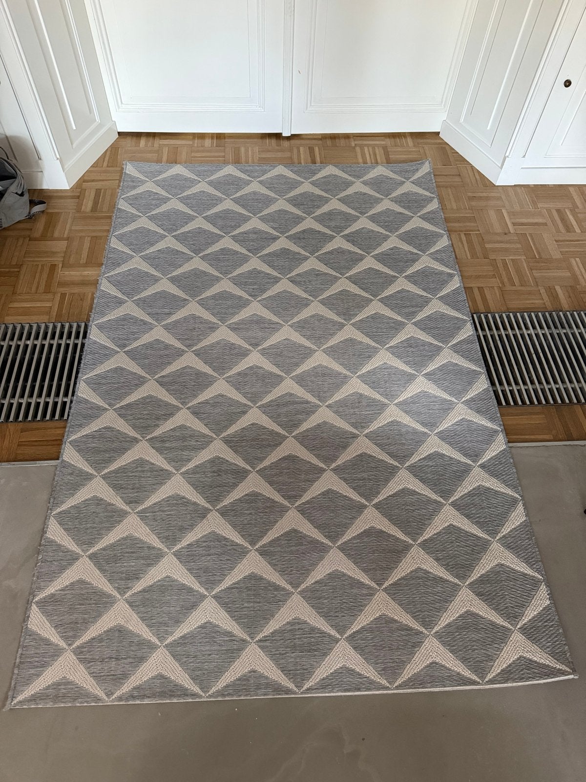 Modern vloerkleed met geometrisch patroon, Huis en Inrichting, Stoffering | Tapijten en Kleden, Ophalen, 150 tot 200 cm, 200 cm of meer