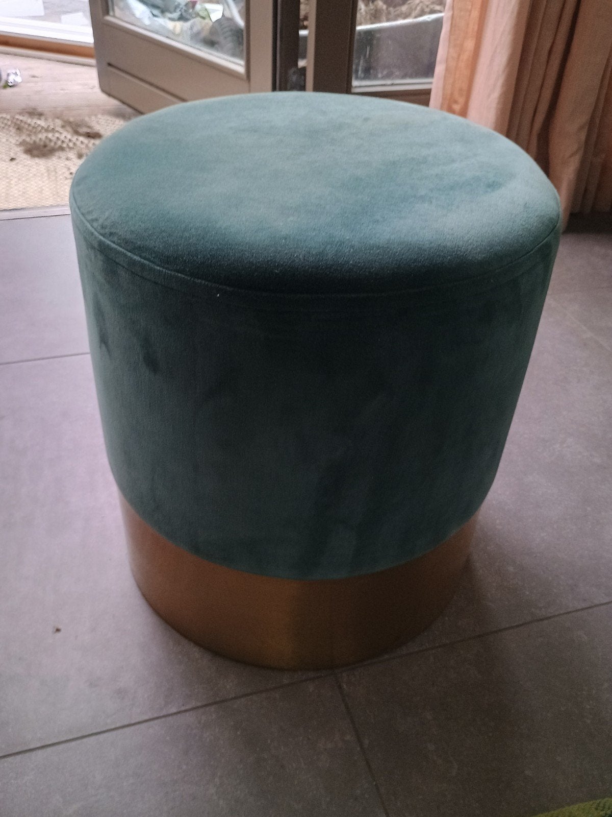 Leuke poef, stof met gouden rand, Huis en Inrichting, Ophalen, Zo goed als nieuw, Rond, Stof