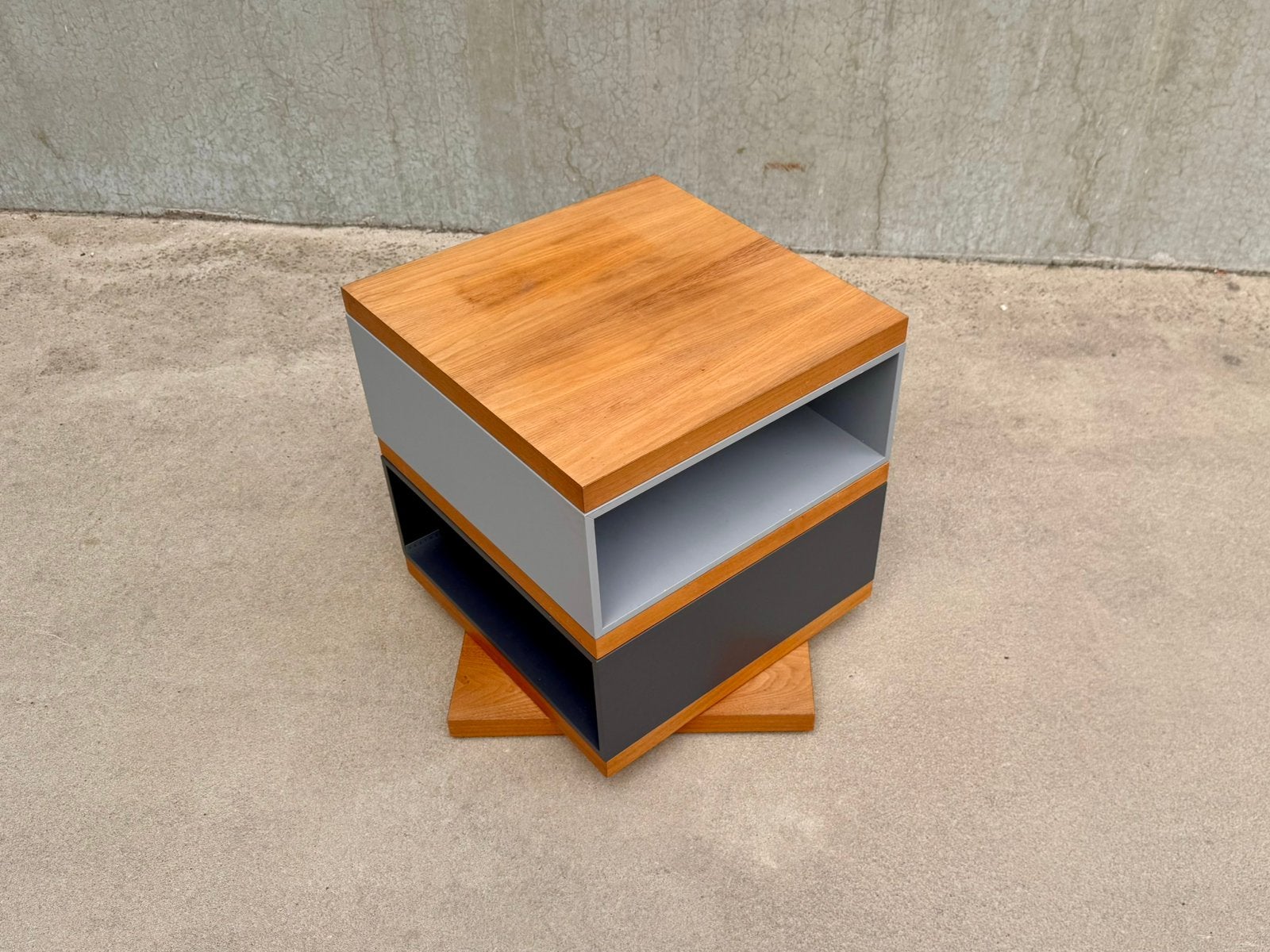 PASTOE design draaibare kast | bijzet tafel TOTEM Van Duysen, Huis en Inrichting, Vitra B&B Italia Wittmann Brokis Cassina Moooi Dutch Ligne Rose