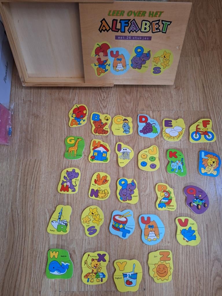 In nette staat Houten leer over het alfabet en puzzel., Ophalen of Verzenden, Zo goed als nieuw, 2 tot 4 jaar, Van hout