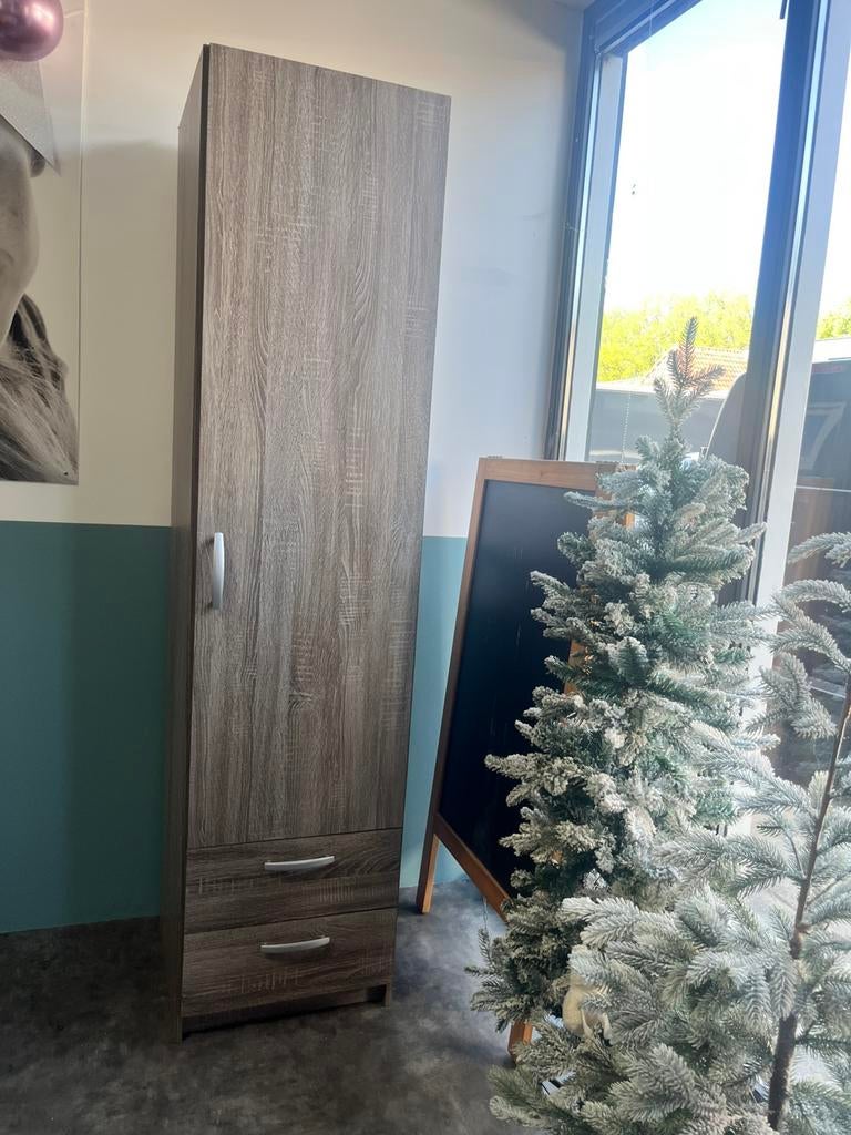 Hoge staande kast, Huis en Inrichting, Ophalen, Zo goed als nieuw