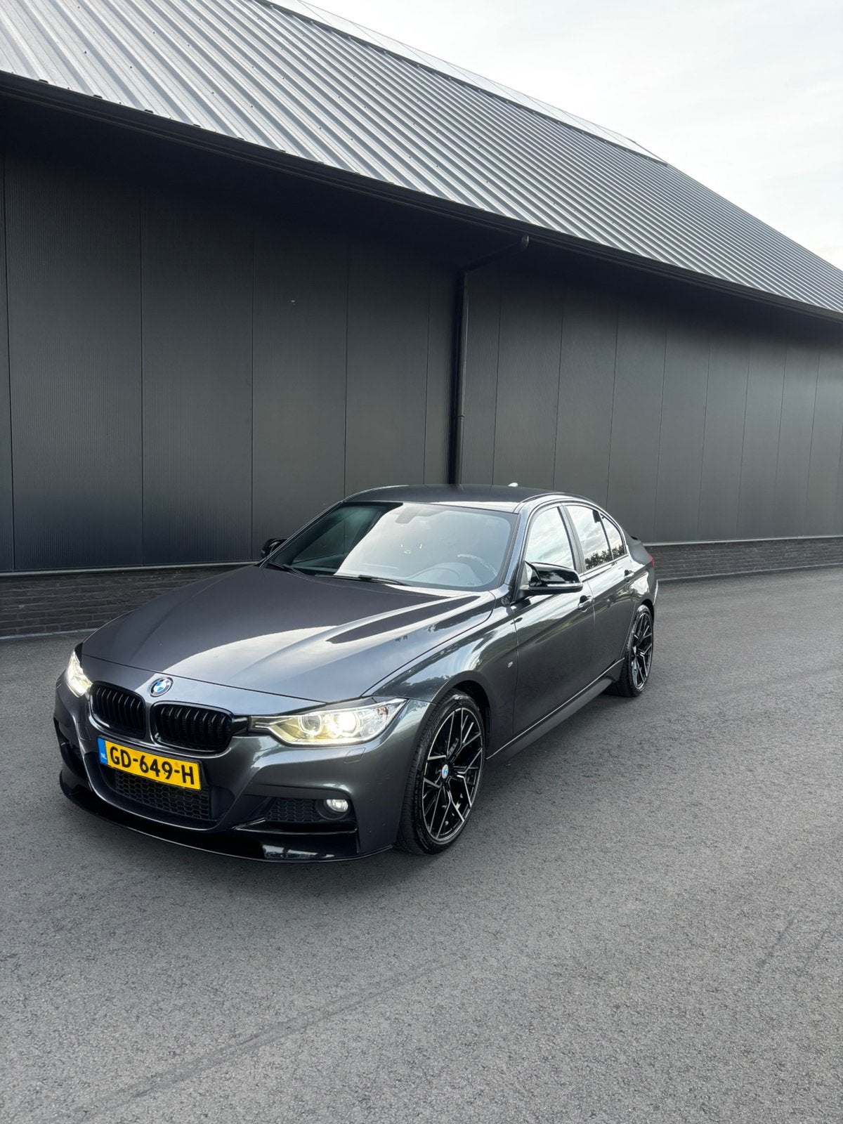 BMW 316i M-Sport 2015 | Handgeschakeld | CarPlay, Auto's, 1360 kg, 4 cilinders, Origineel Nederlands, 75 €/maand