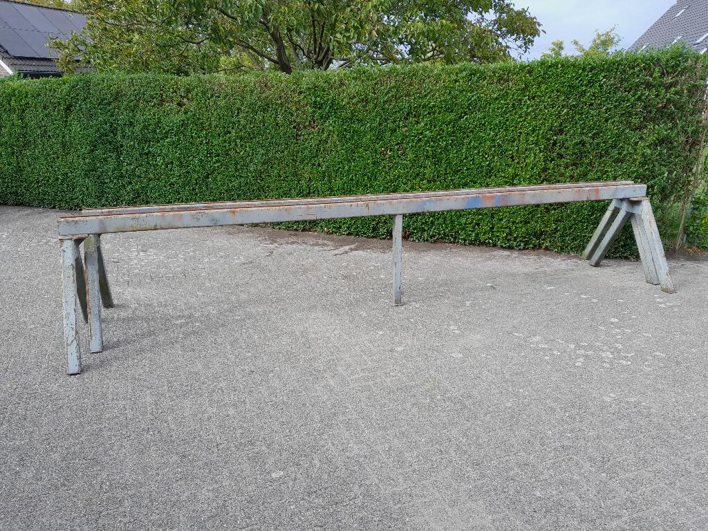 2 stalen schragen / bokken, Ophalen, Zo goed als nieuw