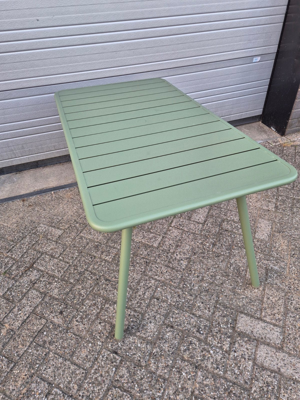 Foto 3 van Grootste voorraad nieuwe fermob luxembourg tafels