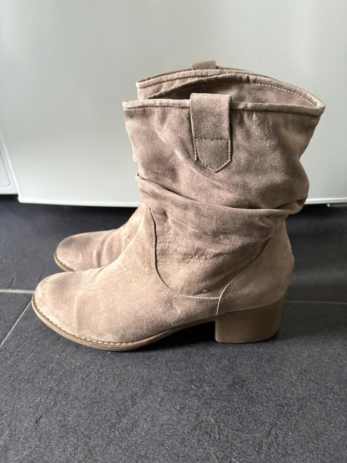 Mooie beige enkellaarzen maat 42, Ophalen, Beige, Lage of Enkellaarzen, Gedragen