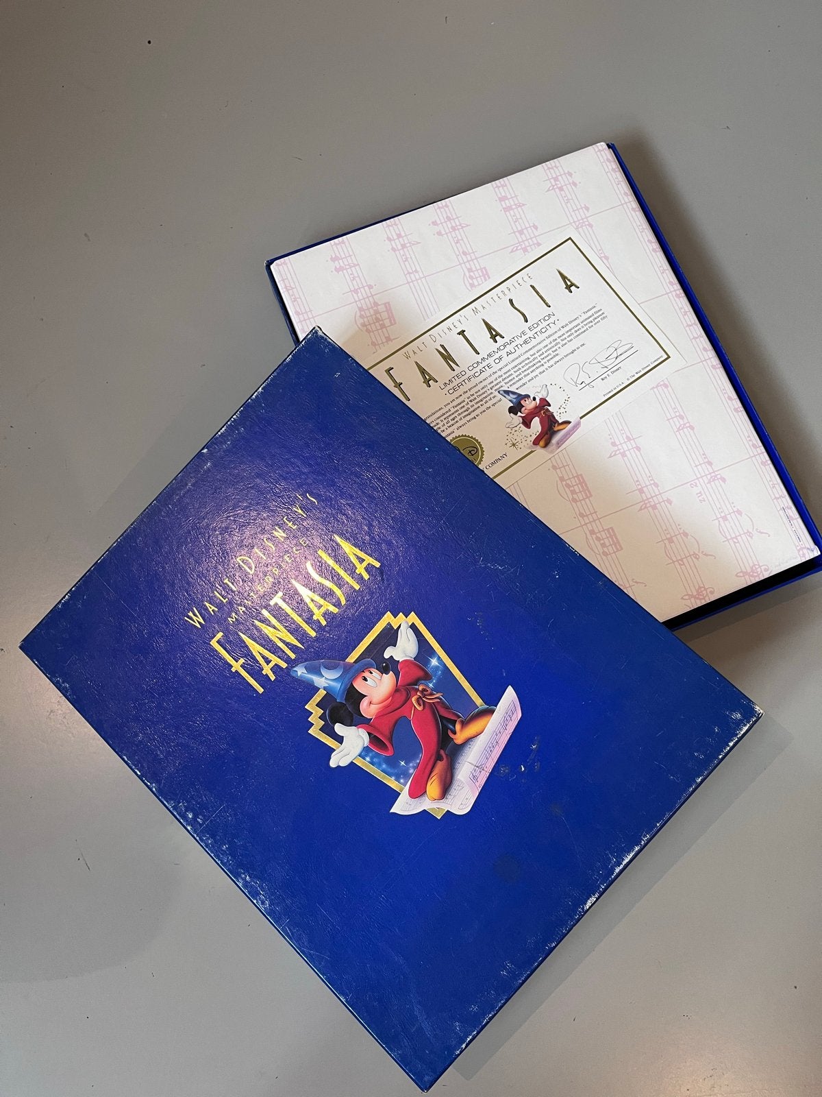 Disney's Fantasia Deluxe Box met Litho en VHS/CD's, Ophalen of Verzenden, Mickey Mouse, Gebruikt, Overige typen