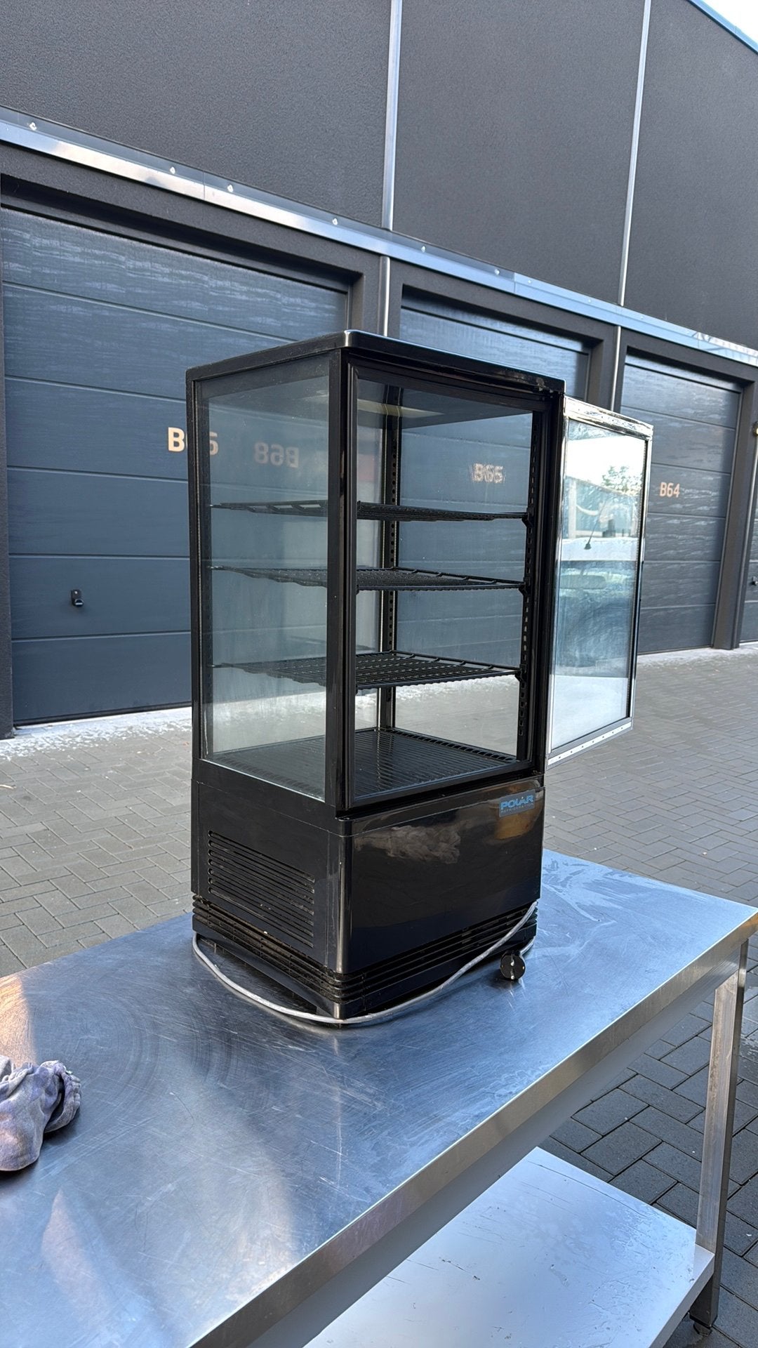 Zo goed als nieuwe gebaksvitrine, Ophalen, Koelen en Vriezen