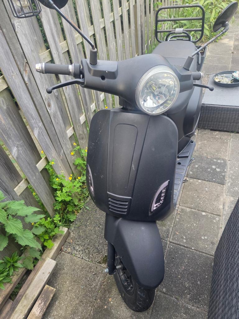 La souris e-sourini elektrisch (BTC, AGM, GTS) Vespa look., Fietsen en Brommers, Snorfietsen en Snorscooters, Gebruikt, Overige merken