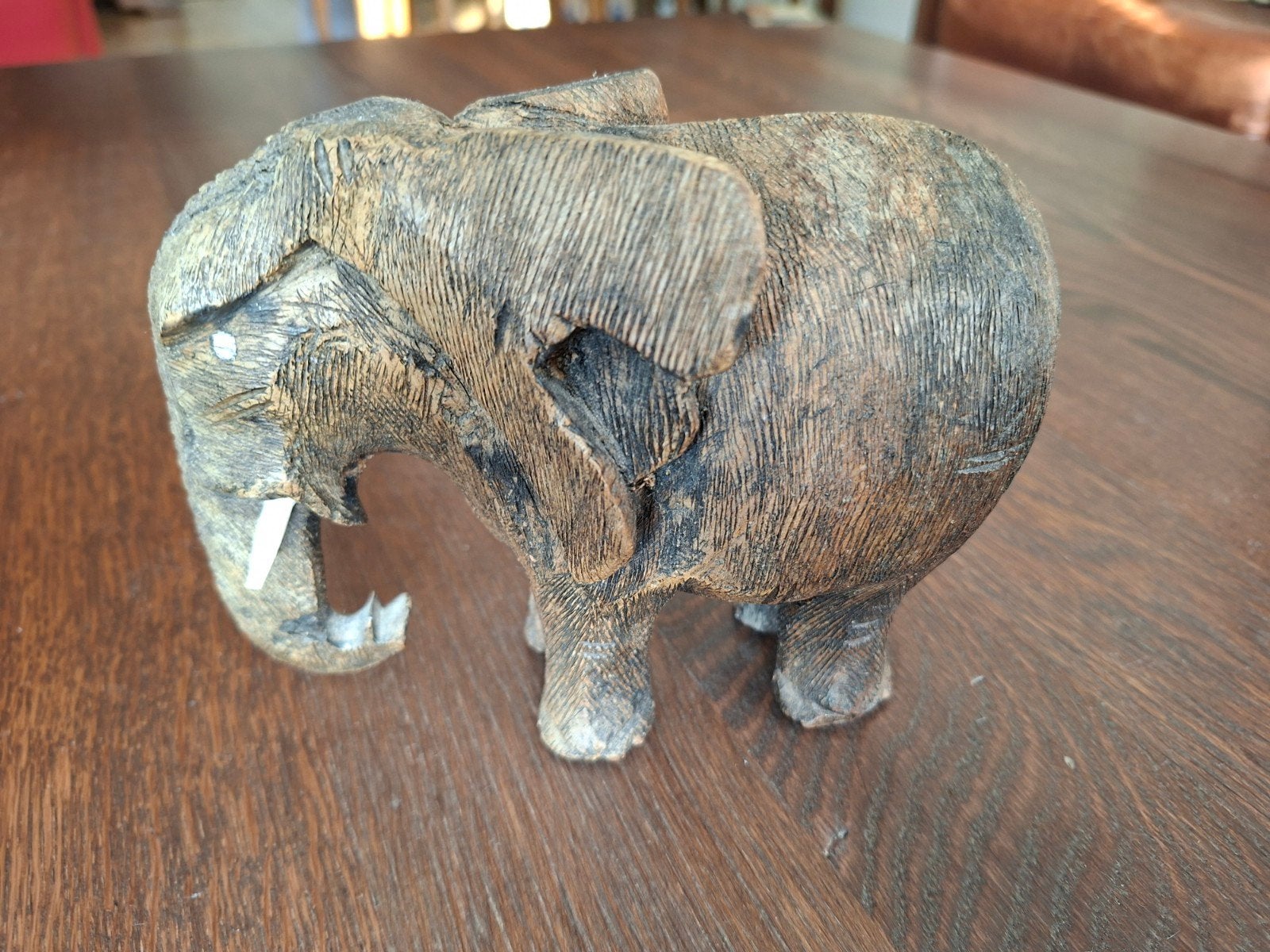 Houten olifant beeldje, handgesneden, Antiek en Kunst, Ophalen, Minder dan 20 cm, Beeld, Hout