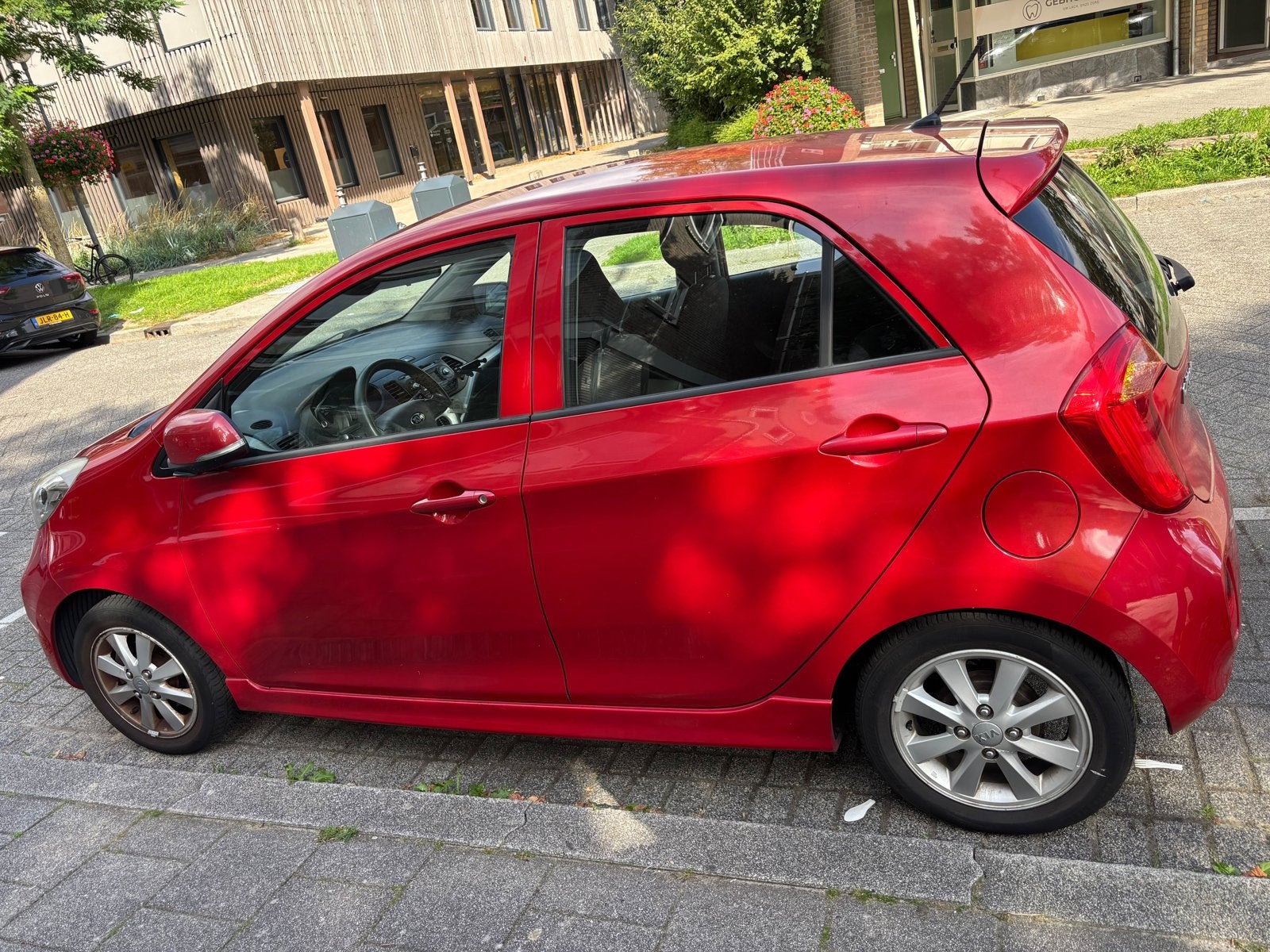 Foto 3 van Kia Picanto 1.0 Cvvt 5-DRS 2014 Rood