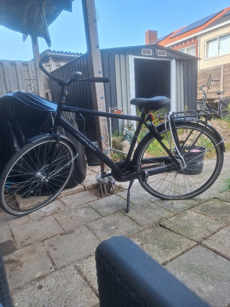 Mooie degelijke zwarte jongensfiets, staat in DOKKUM, 26inch, Terugtraprem, Gebruikt, 49 tot 53 cm, Ophalen