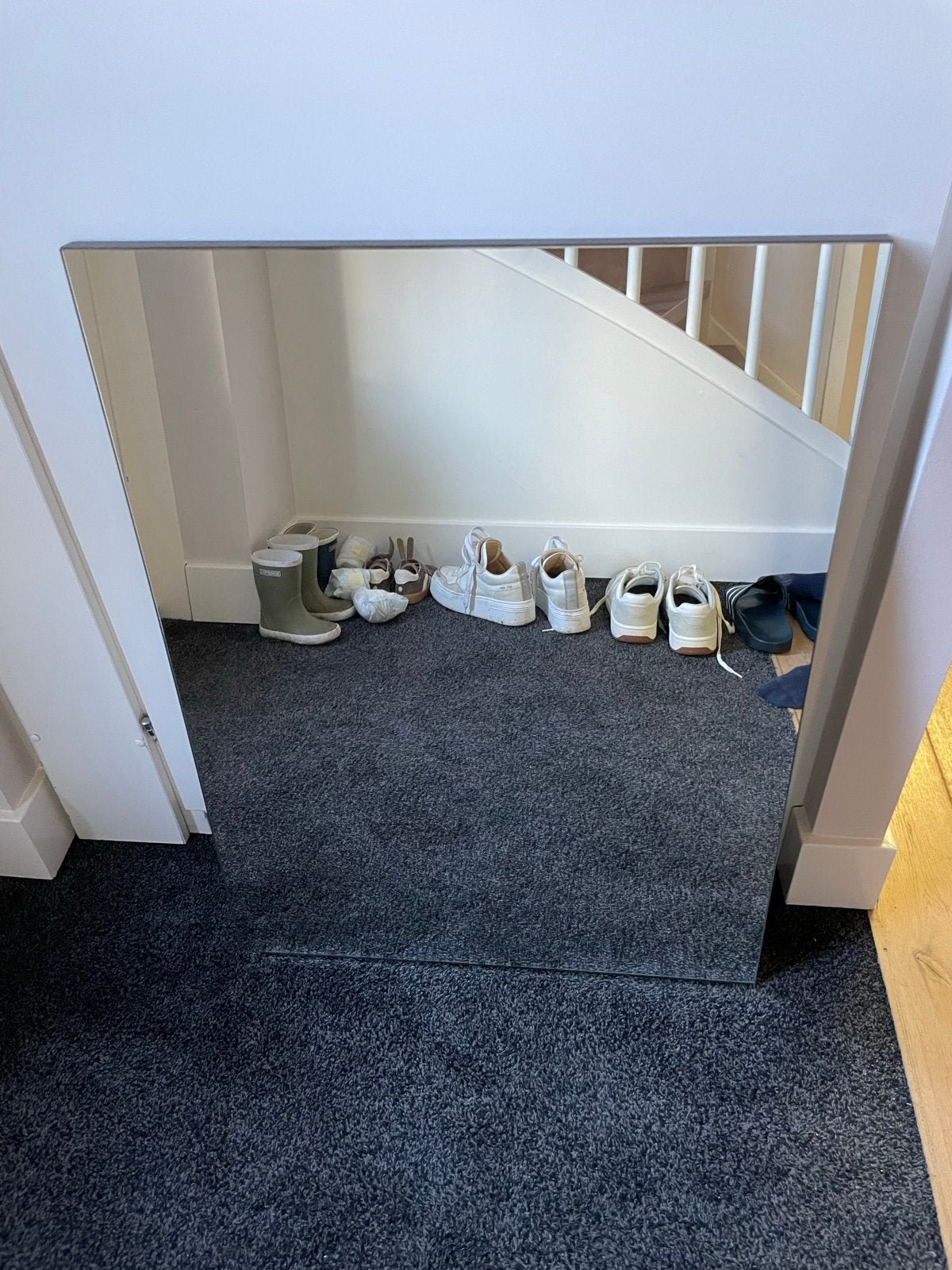 Grote spiegel met houten achterkant