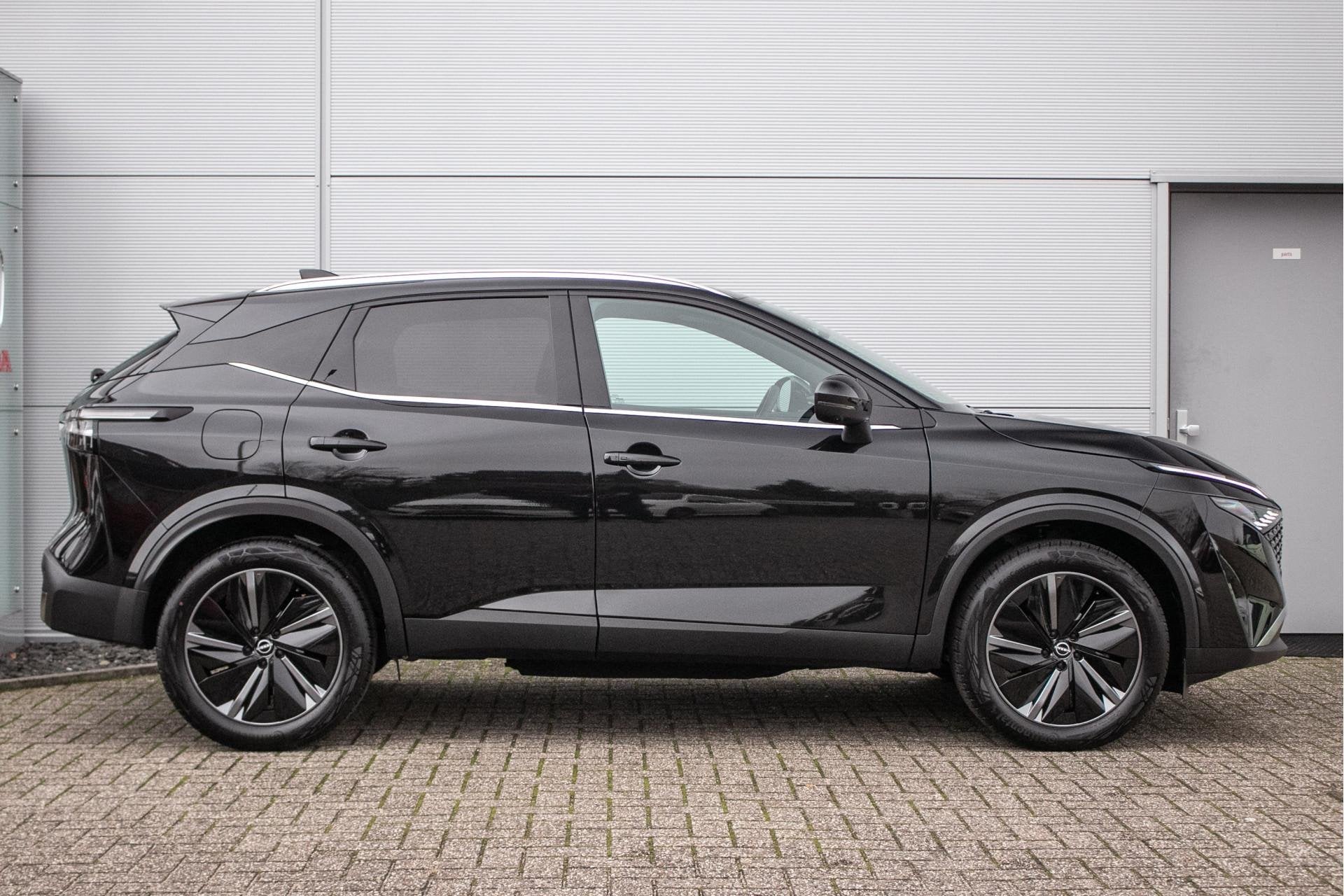 Nissan Qashqai 1.3 MHEV Xtronic Tekna - 1800KG Trekgewicht |, Auto's, 4 cilinders, Leder en Stof, Zwart, Bedrijf