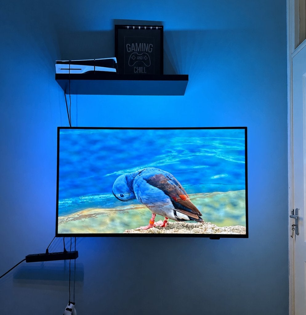 Foto 2 van Philips The One 43PUS8909/12 43” 4K Ambilight