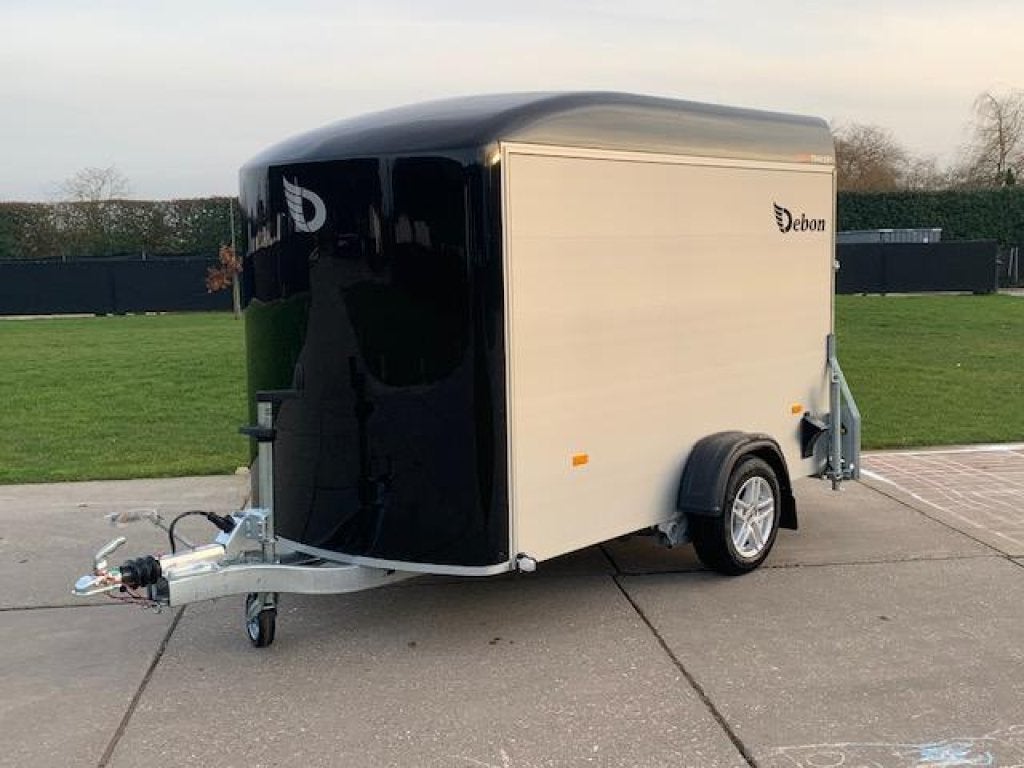 Debon Roadster 300 / VOL OPTIES / aanhangwagen