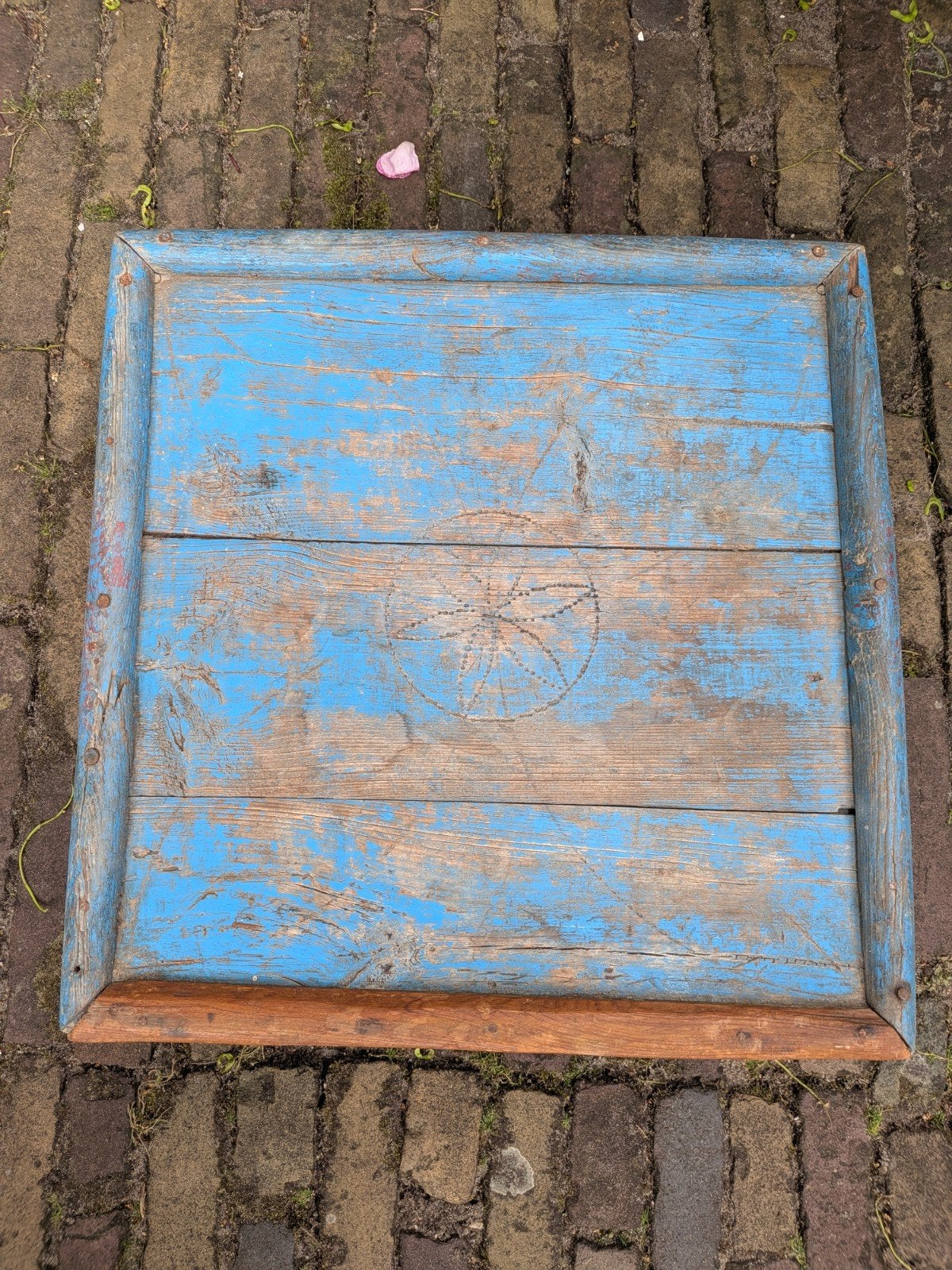 Antieke houten kruk/tafel met blauwe verf en kompasroos, Ophalen