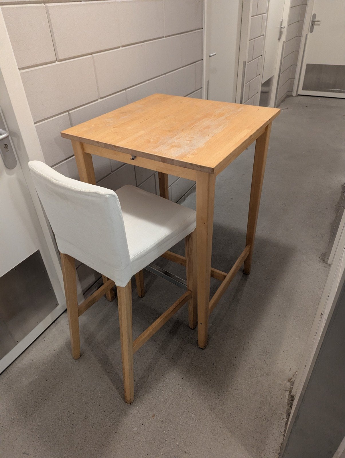 Houten bartafel met 2 barkrukken, Ophalen, Gebruikt, 90 cm of meer, Hout