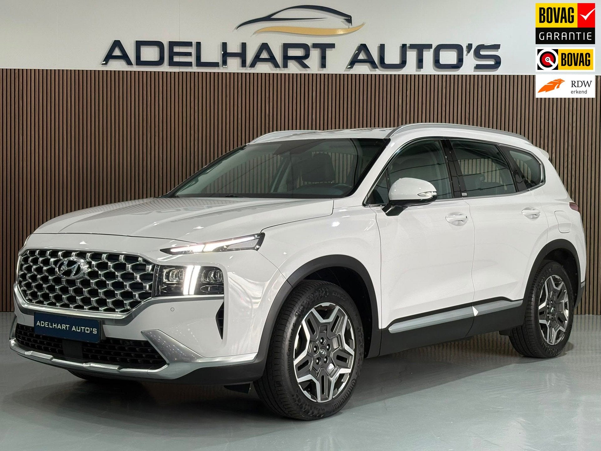 Hyundai Santa Fe 1.6 T-GDI PHEV Comfort Smart Sky 265 PK / L, Auto's, Dealer onderhouden, Santa Fe, Gebruikt, Zwart